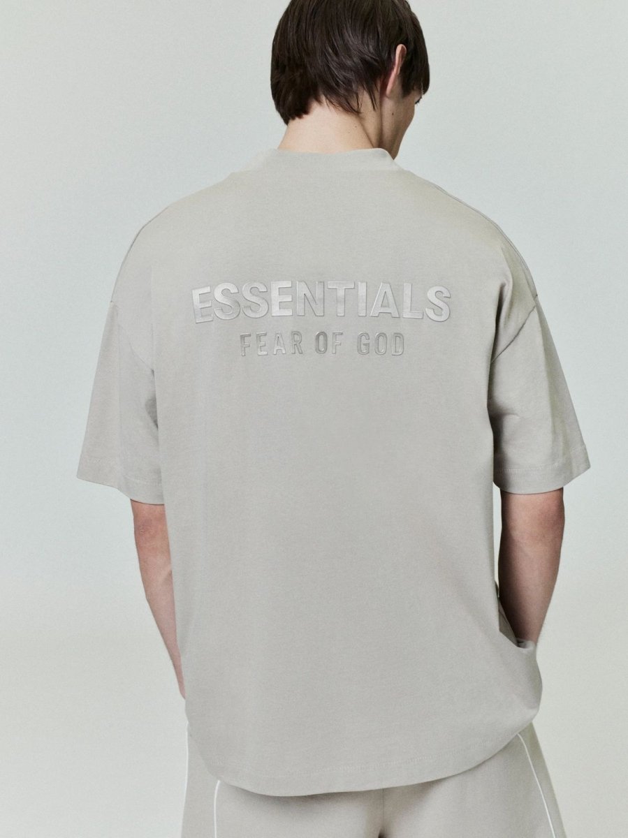 Camiseta Fear of God Essentials Timber Bege - ByDunky - Store