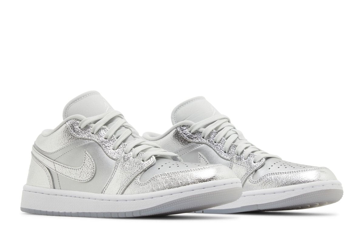 Tênis Air Jordan 1 Low SE Metallic Silver Cinza - ByDunky - Store