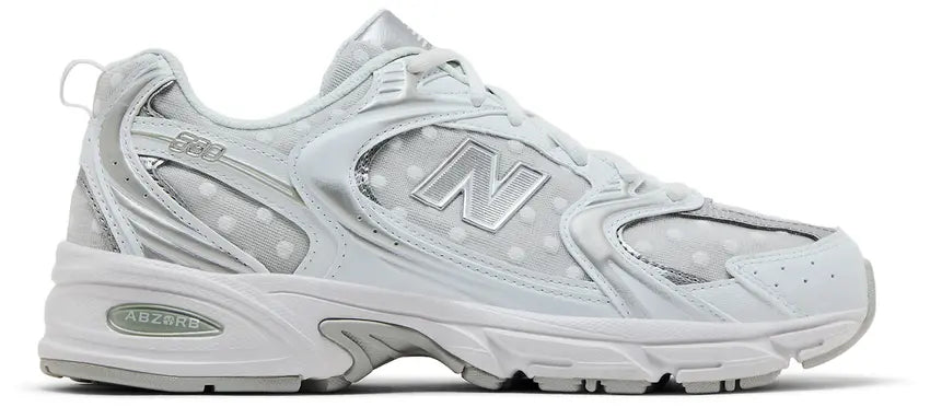 Tênis New Balance 530 Silver Metallic Raincloud Polka Dots Cinza - ByDunky - Store