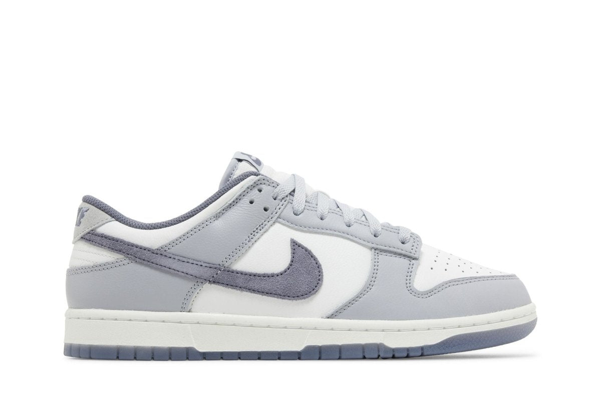 Tênis Nike Dunk Low SE Light Carbon Cinza - ByDunky - Store